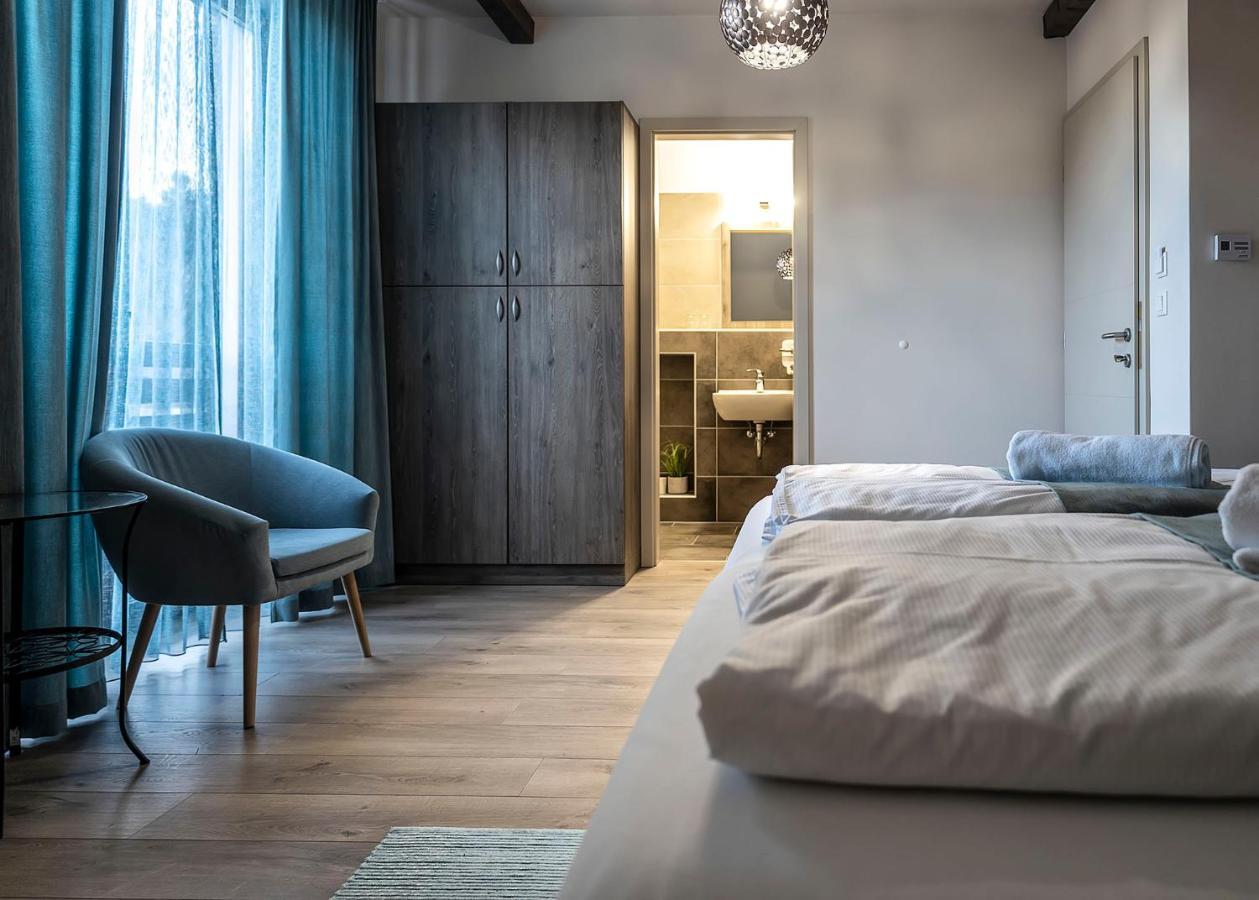 Bed and Breakfast Dreko Panzio & Borbisztro à Győrújbarát Extérieur photo