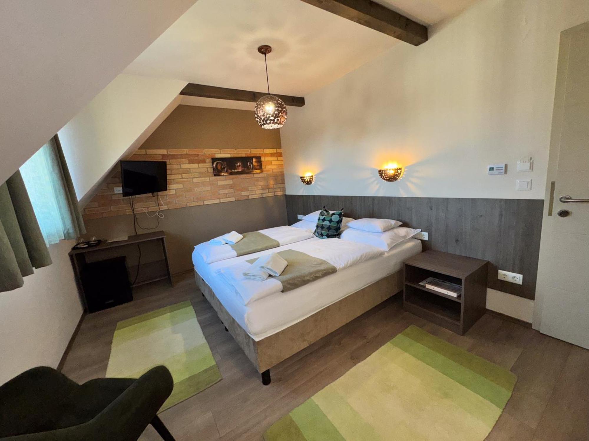 Bed and Breakfast Dreko Panzio & Borbisztro à Győrújbarát Extérieur photo